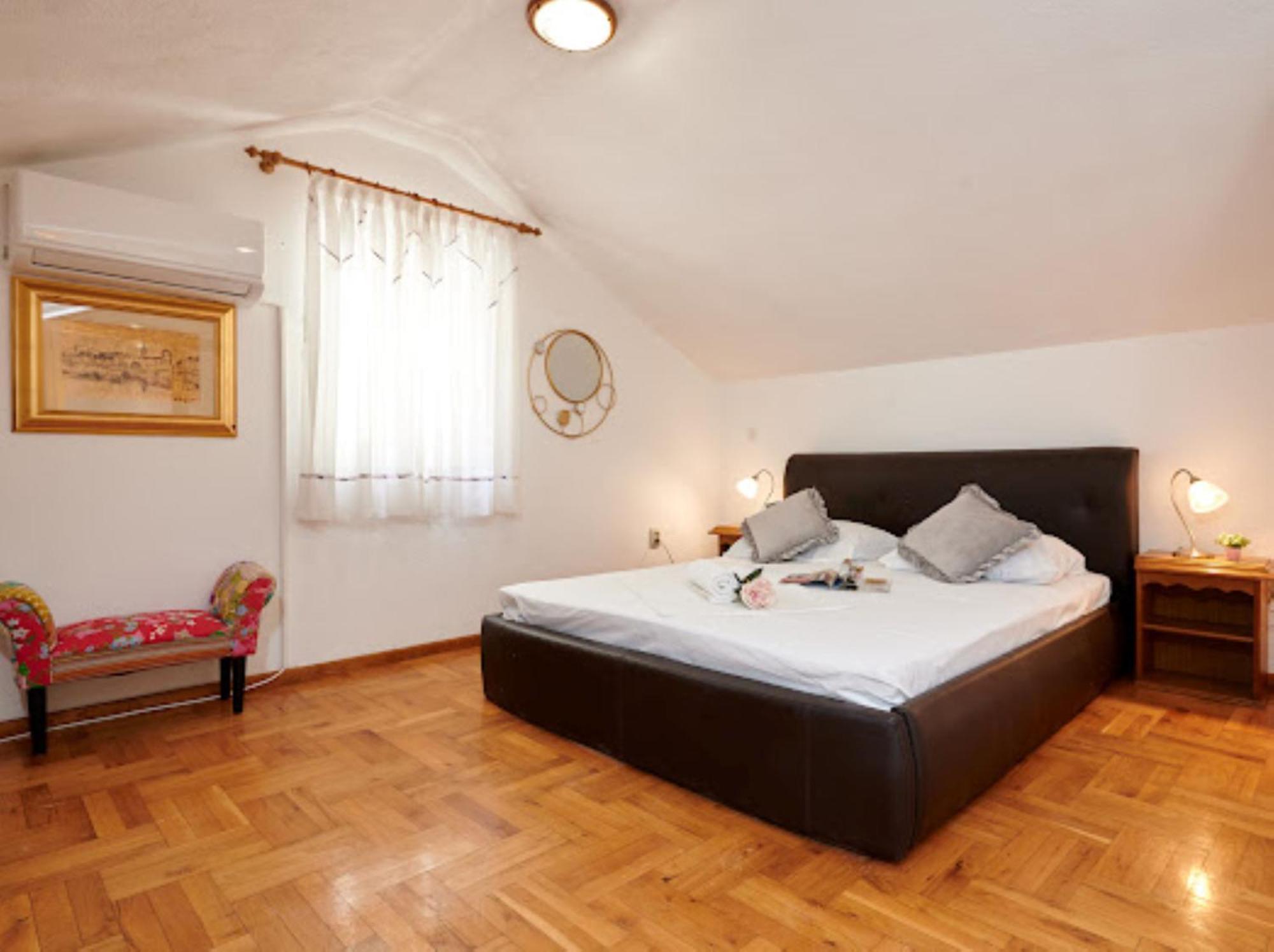 Guesthouse Ana Trogir Old Town Habitación foto
